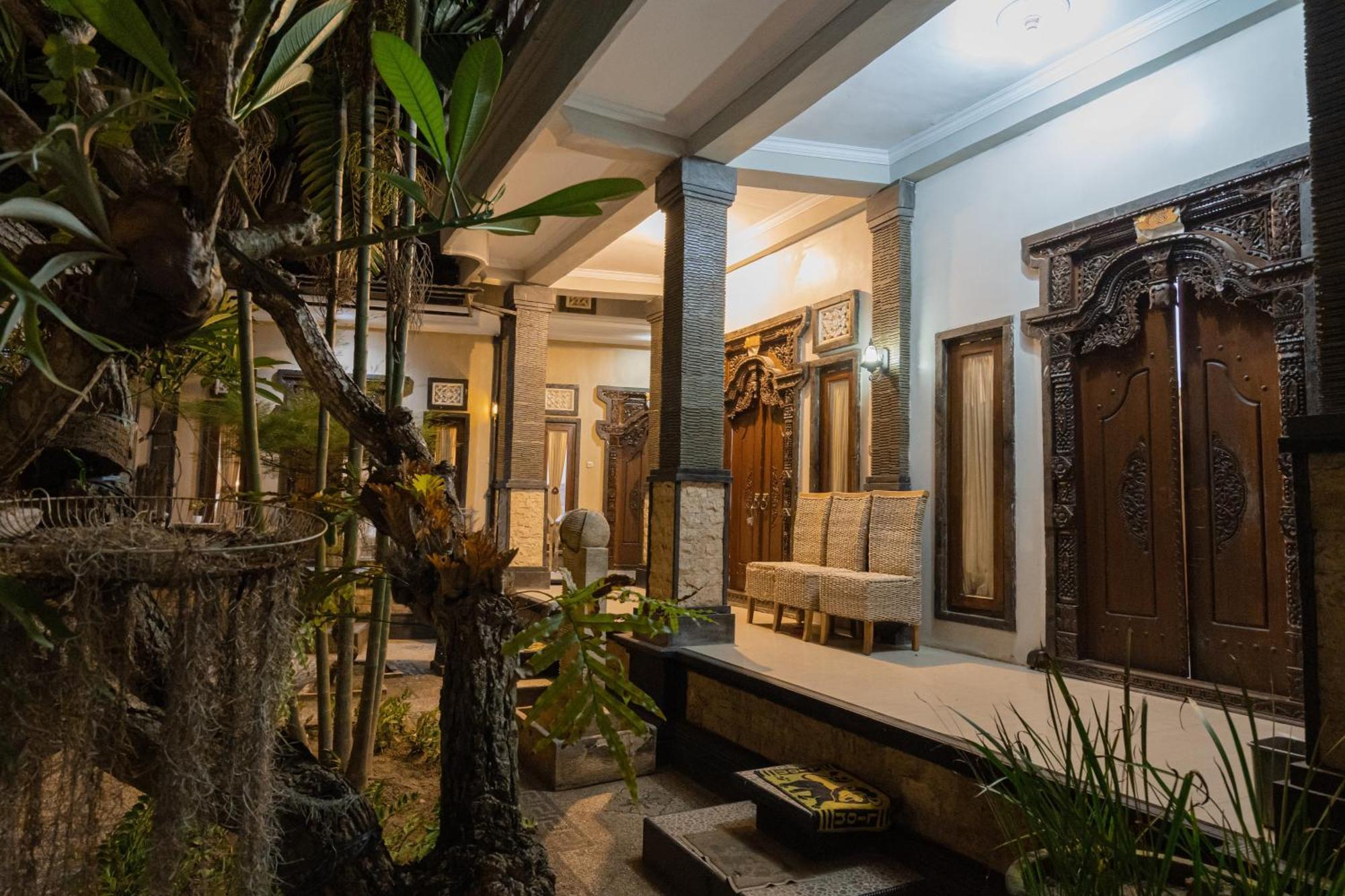 The Mel Homestay Batununggul Buitenkant foto